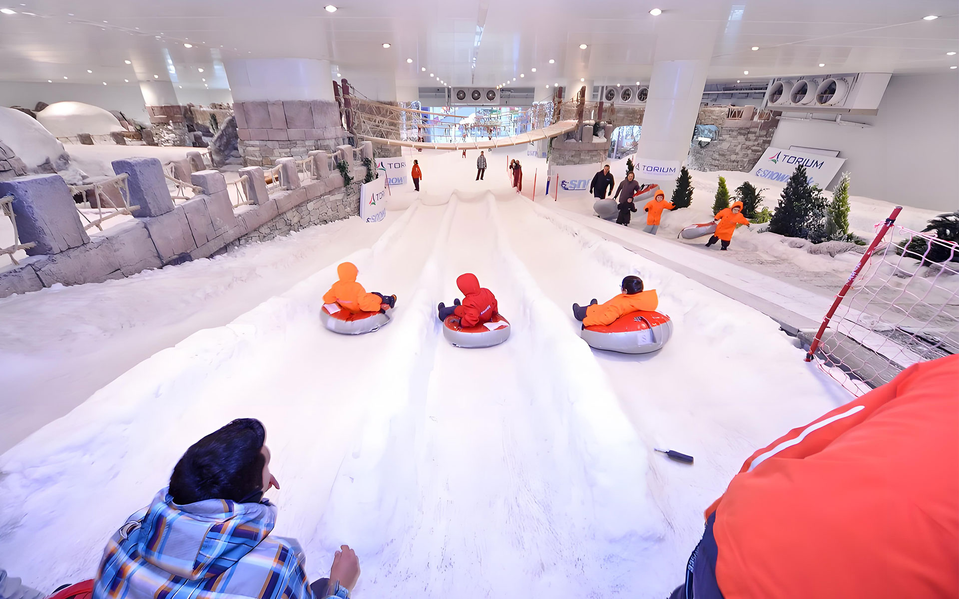 Torium snow park construction project featuring Focusun snowmaking systems and indoor winter entertainment facilities in Turkey.