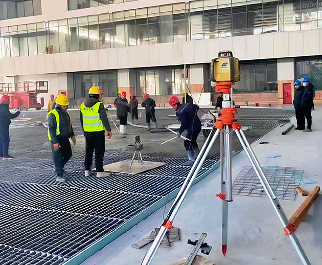 Aluminum pipe ground cooling system for indoor snow parks and ice rinks, providing efficient refrigeration and stable surface cooling.