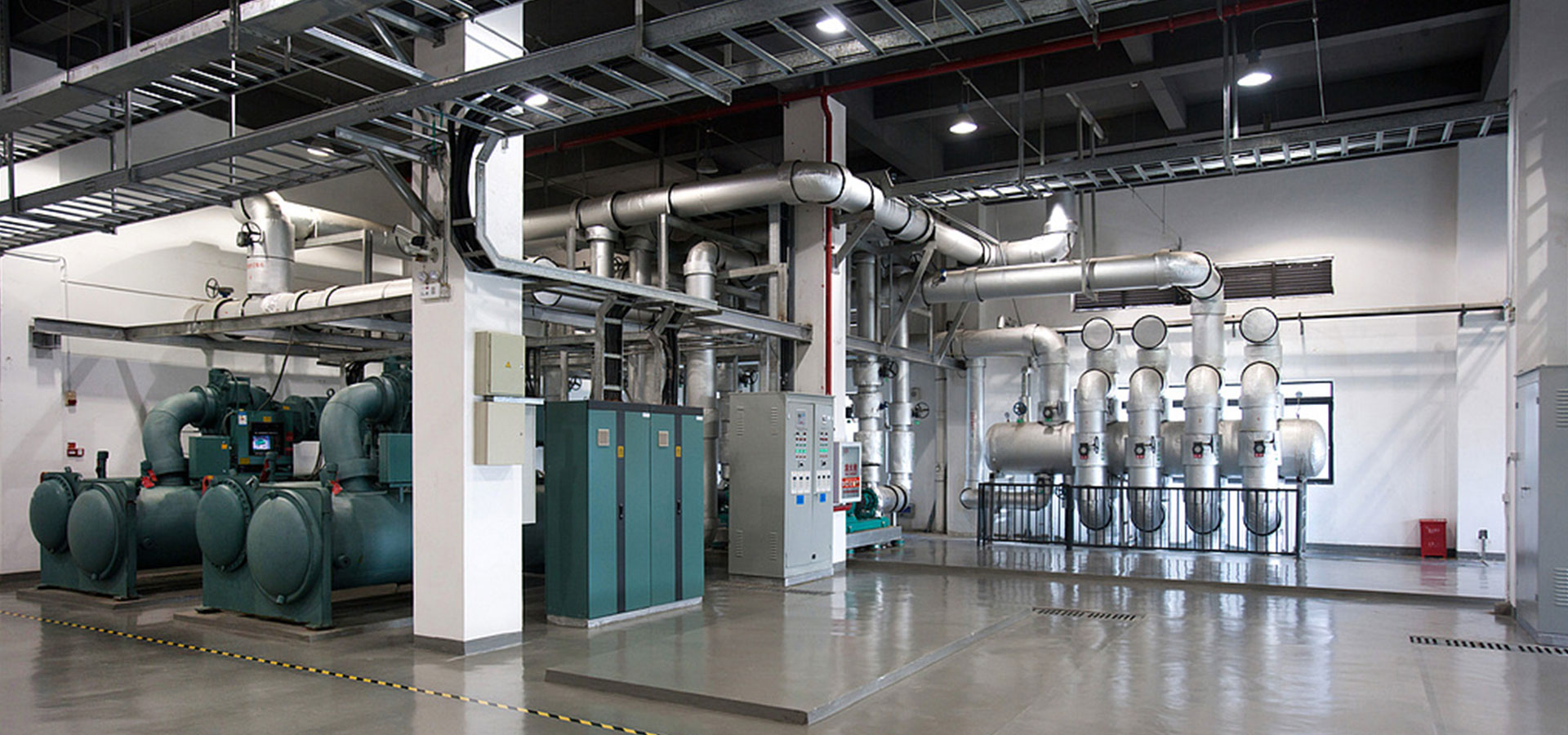 Indoor HVAC system designed for precise temperature, humidity, and ventilation control in snow parks and ice facilities.
