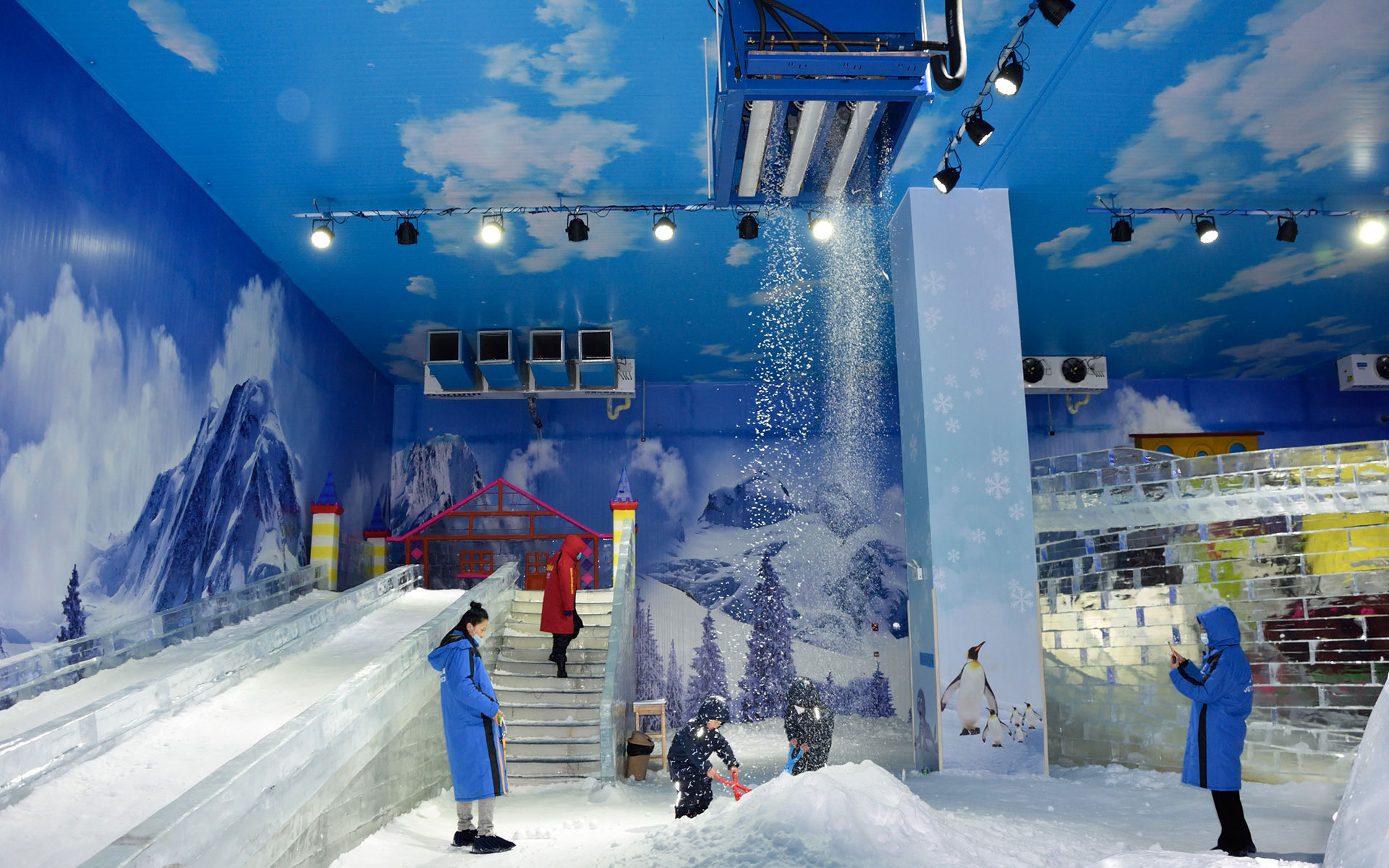 Refrigeration design for snow parks and ice rinks, providing efficient cooling systems and precise temperature control.